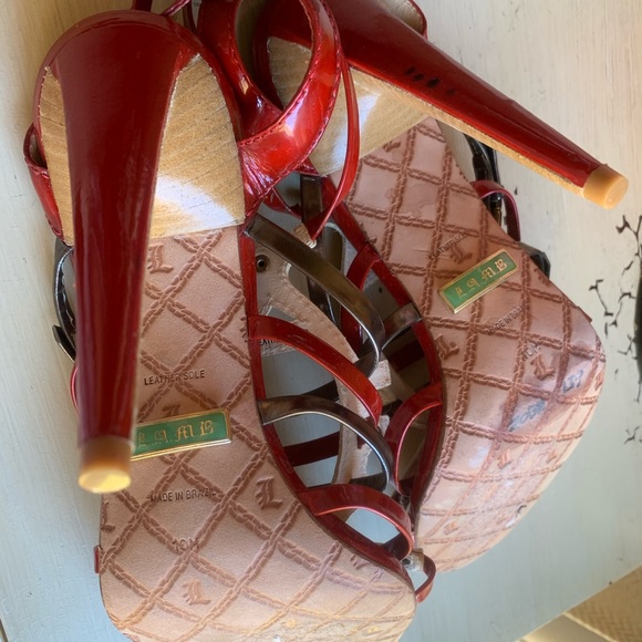 Shoes - Picture 6 of 7